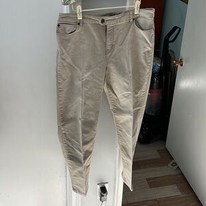 P480. Chico's Cropped Ankle Pants in Taupe